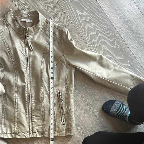 Women's Tan “Leather” Jacket - Picture 3 of 7